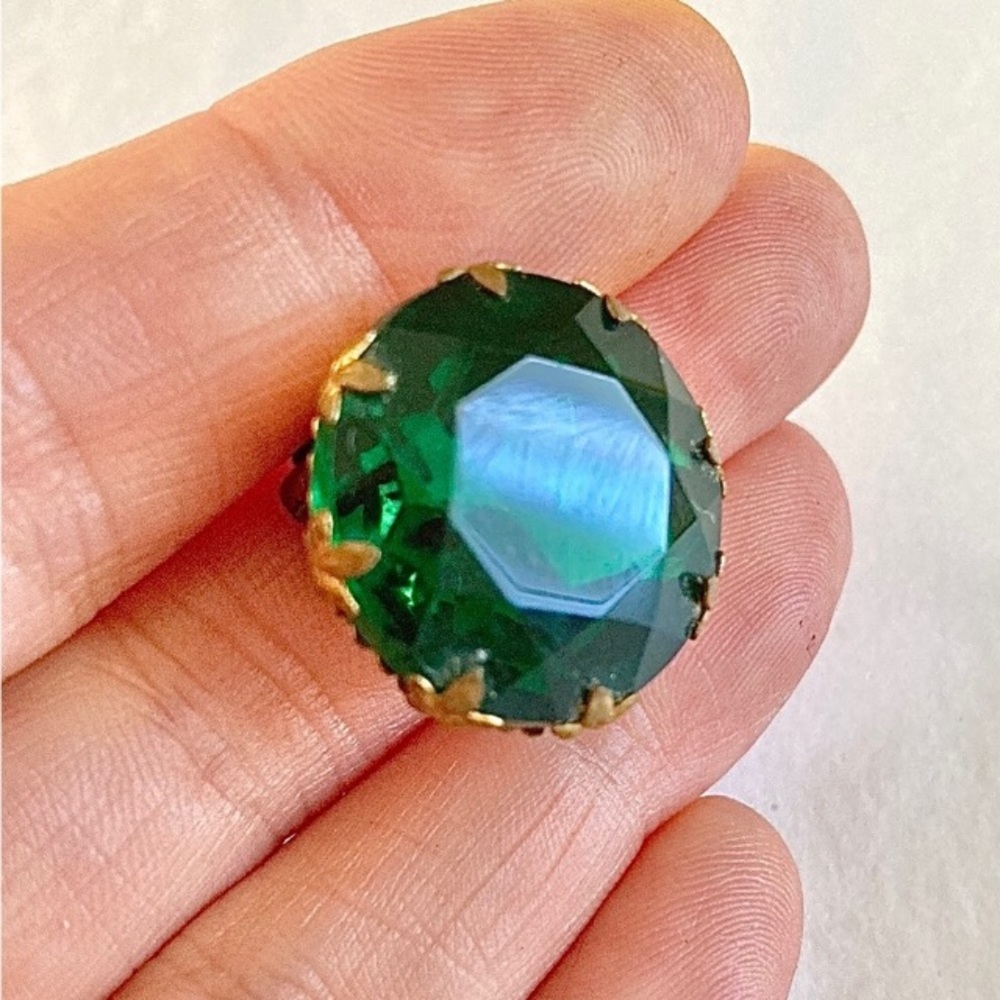 Vintage 60’s green glass crystal clip on earrings - Picture 2 of 4